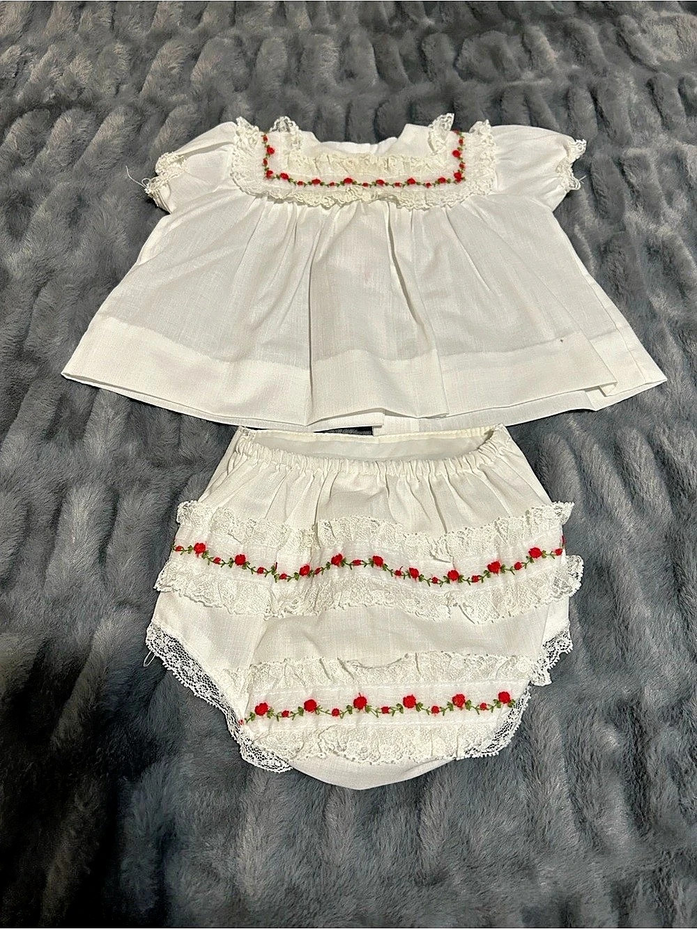 OshKosh B'gosh Baby Floral Matching Set Size 12M Like New